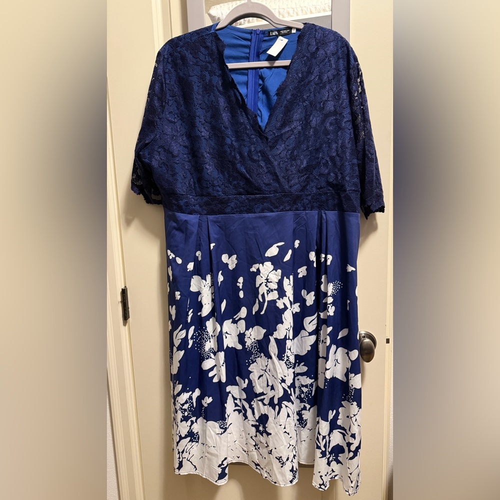 Elegant Blue Floral Midi Dress‎